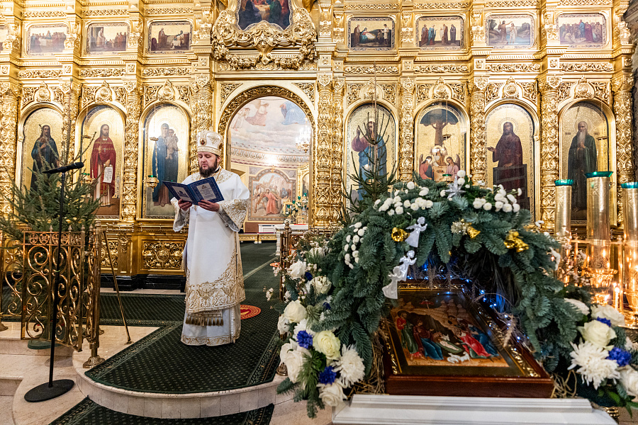 Божественная литургия в Троицком кафедральном соборе Подольска в праздник Рождества Христова